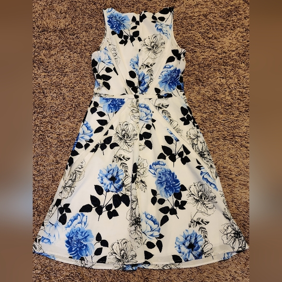 *Rickis Dress* - Picture 2 of 2